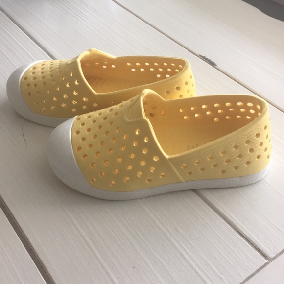 5 For $25 💖 EUC Old Navy Shoes - Picture 2 of 3